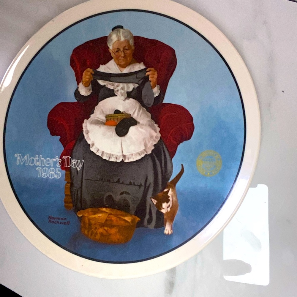 1985 MOTHERS DAY “mending time” ART plate